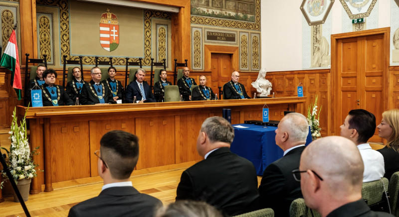Ünnepi szenátusi üléssel kezdődött meg az új tanév a Pécsi Tudományegyetemen