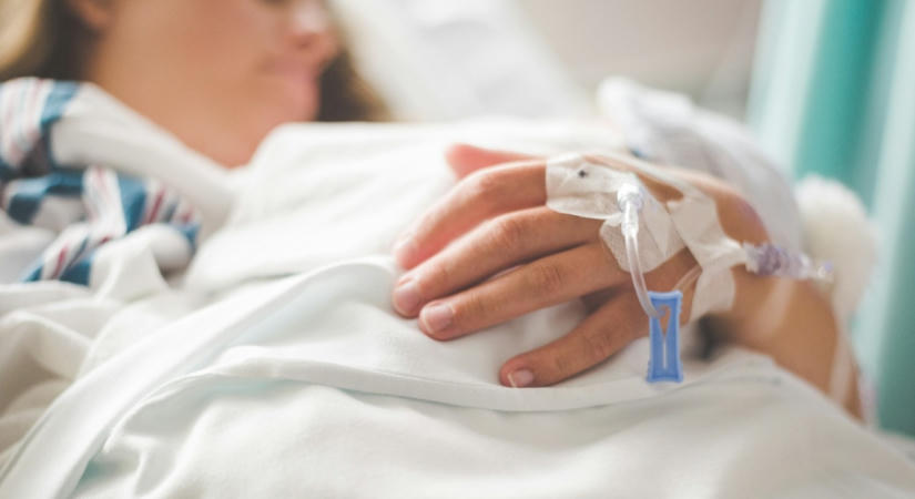 Újraélesztették az Angyalföldön elgázolt fiatal nőt, életveszélyes állapotban van