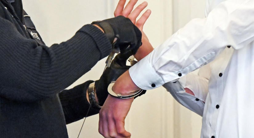 Tagadta bűnösségét a volt felesége meggyilkolását balesetnek beállító ír férfi
