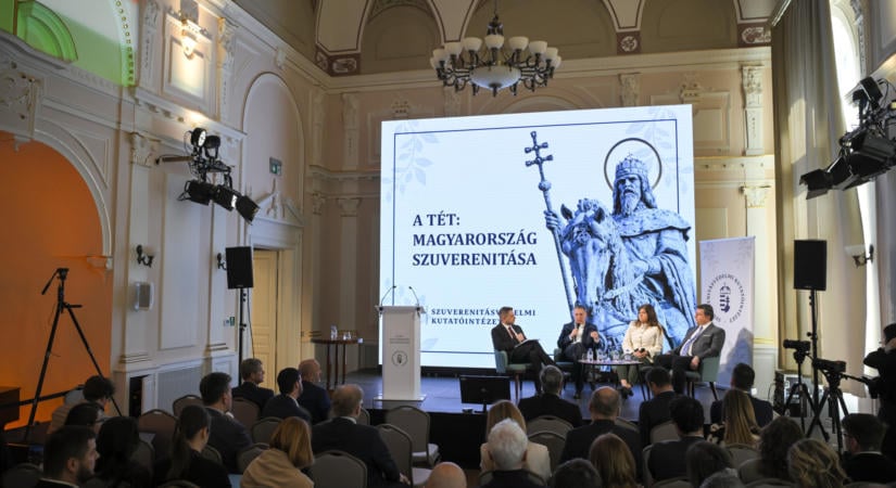 Hatalmas elbocsátási hullám a Századvégnél