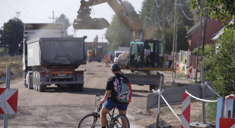 Hiába a tiltó tábla, sok autós fittyet hány rá – erre figyelmeztetnek Székesfehérváron