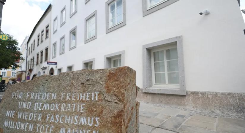 Rendőrőrs nyílt Adolf Hitler szülőházában