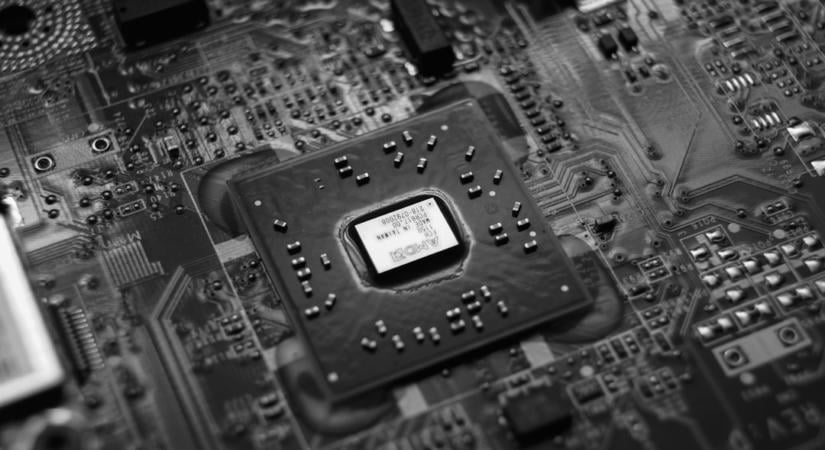 Az Apple tervezi saját AI-szerverét M8 Ultra chipekkel