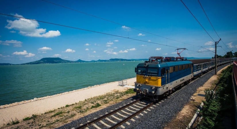 Hétfőtől napokra leáll a vonatközlekedés a Balaton északi partján, újabb vágányzár is jön