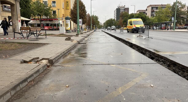 Jól halad a Vasmű úti buszmegállók felújítása