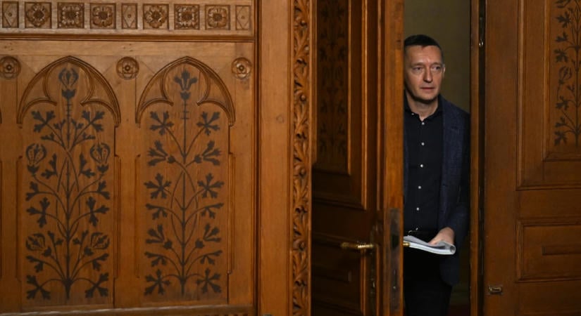 Csak bútorokra 1,2 milliárd forintot költöttek Rogán egykori minisztériumában