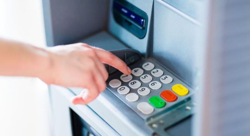 Rejtélyes hiba a bankkártyáknál: egyik napról a másikra megváltozott a PIN-kód