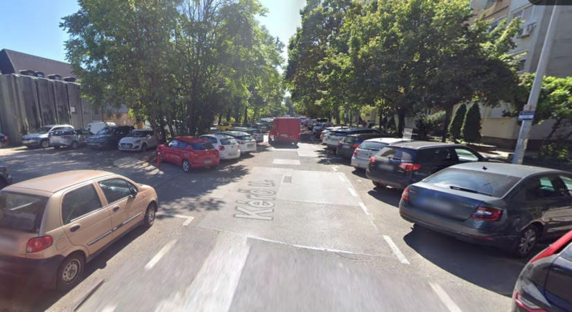 Arról indult szavazás Újbudán, hogy lehessen-e a járdát elfoglalva parkolni
