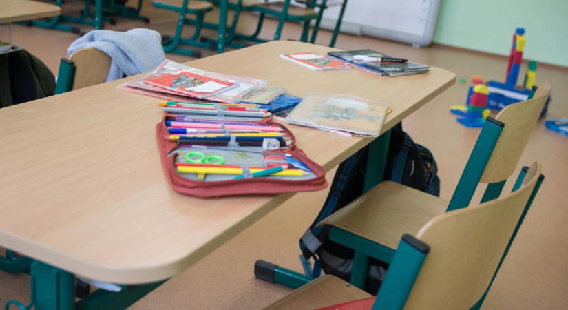 Sinka Edit: megkezdték 84 ezer rászoruló gyerek ingyenes tanszercsomagjának kiszállítását