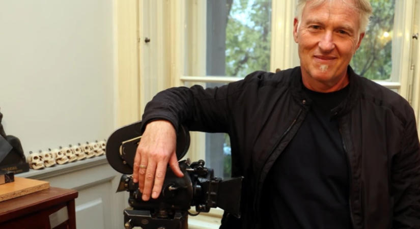 Megérkezett Herendi Gábor új filmjének előzetese, Csányi Sándorral elképesztő dolog történik