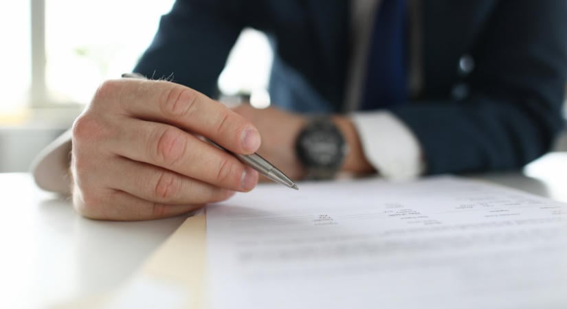 Fidesz: 13 alaptörvényi rendelkezést sért az NVVH-törvény