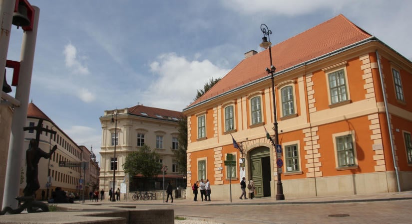 Ingyenes múzeumi barangolás vár Pécs belvárosában október 23-án