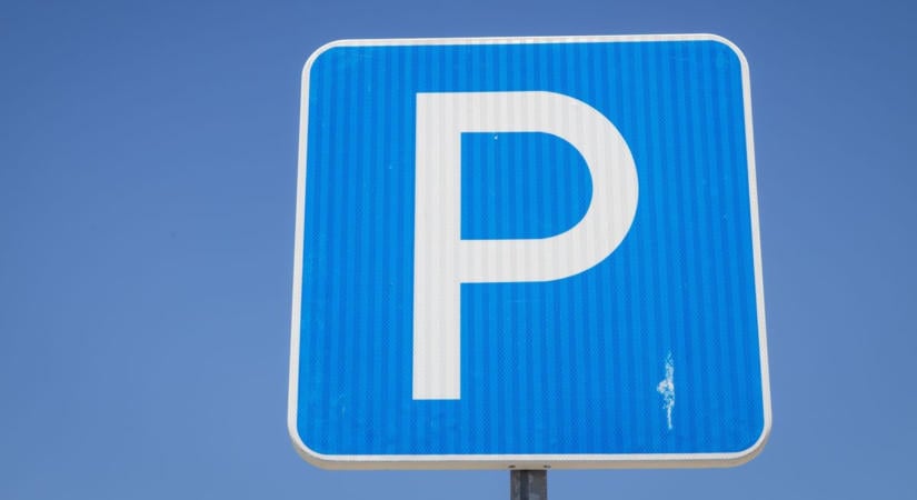 Jó hír a temetőbe látogatóknak: ingyen parkolhatnak a magánklinika parkolójában Zalaegerszegen