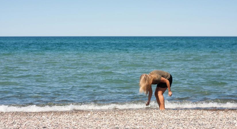 Ezen a strandon minden lépésnél kagylót találsz – de a helyiek titkolják, hol van