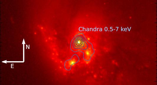 Pillantás egy három galaxis ütközéséből születő rendszer belsejébe