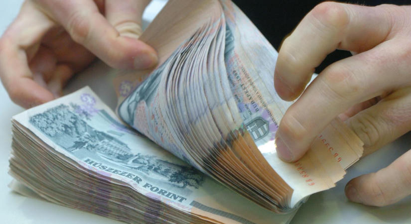 Fordul a kocka? Meglepő mozgást produkált a forint szerda reggel