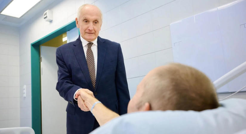 Baka András meglátogatta a balesetet szenvedett Gripen-pilótát