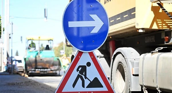 Aszfaltmarás és aszfaltozás jön Egerben, két buszmegálló is újra használható lesz