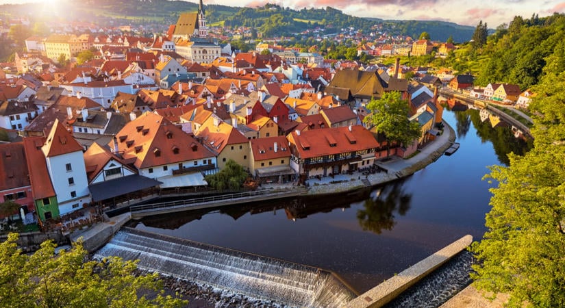 Ez a meseszép cseh város ősszel még hangulatosabb – és turista tömegek sincsenek