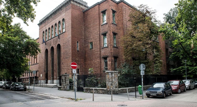 Bombariadó az ELTE gimnáziumában, kedd reggel tanítási szünetet rendeltek el a Radnótiban