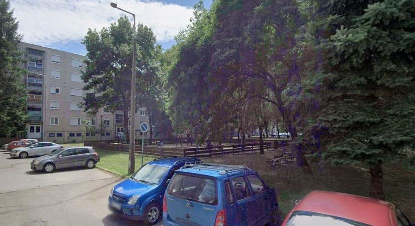 Kiderült, miért nem játszhatnak ezen az egri játszótéren a gyerekek