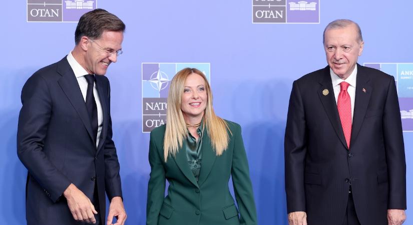 Giorgia Meloni: A NATO-nak a dél-európai szárnyra is figyelmet kell fordítania