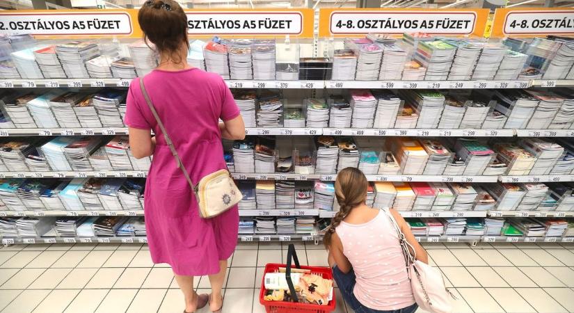 Végérvényes: megkapják a rászoruló gyerekek szülei a 100 ezer forintos iskolakezdési támogatást – ők a kimaradó súlyosan érintettek