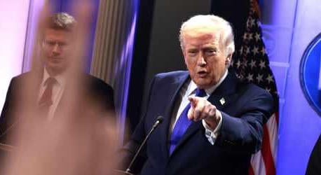 Donald Trump 100 százalékos vámmal csap le az orosz olaj vásárlóira