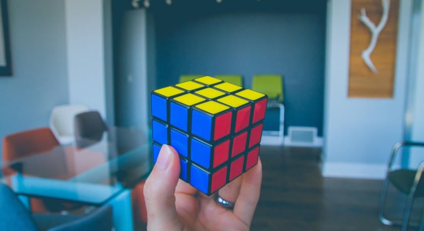 Hatéves kislány világcsúcsa a Rubik-kocka kirakásában