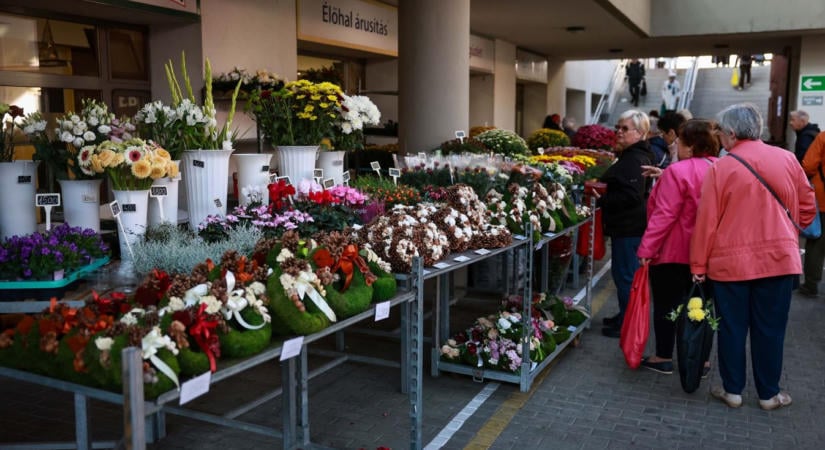 Koszorút vennél mindenszentekre? Mutatjuk a szekszárdi árakat – VIDEÓ és GALÉRIA