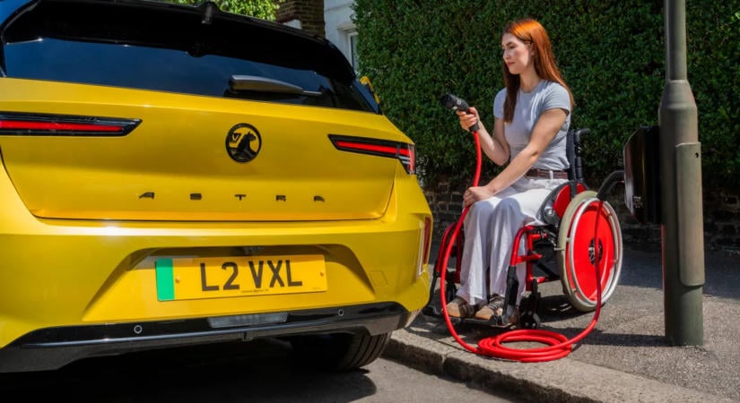 Miért nem akadálymentesített az elektromos autók töltése?