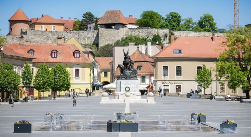 Fotókon mutatjuk, mi változott meg a Dobó téren