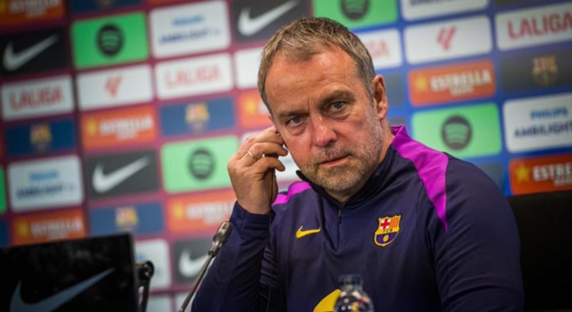 Hansi Flick vakarja a fejét, újabb csapás érte az FC Barcelonát