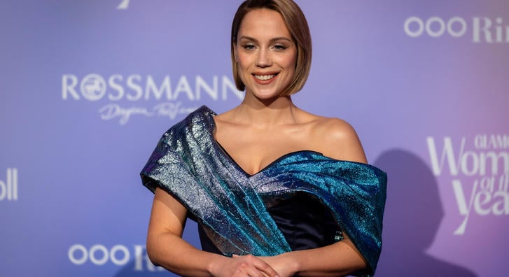 Nem káprázik a szemünk, Lékai-Kiss Ramóna és Kristen Bell ikrek is lehetnének közös fotójukon