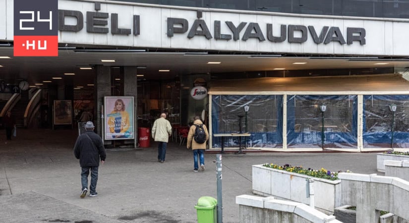 Káosz a Délinél, kisiklott egy tolatómozdony