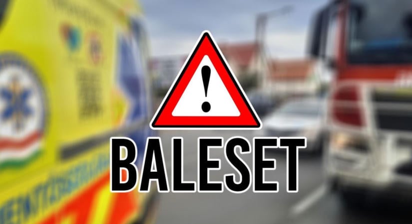 Két autó karambolozott, majd árokba sodródott Szabolcsban – a tűzoltók a mentők segítségével emeltek ki egy embert a járműből!