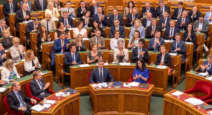 Magyar Péter: Az Országgyűlés elfogadta, érkezik a 100 ezer forintos iskolakezdési támogatás