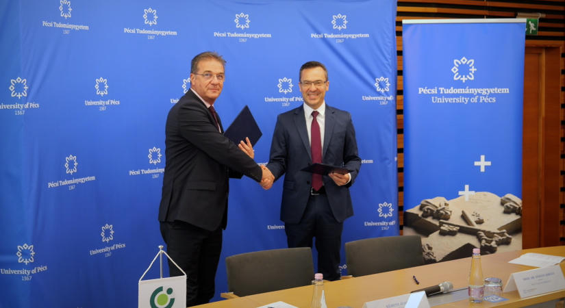 Megerősítette együttműködését a PTE és az OTP Bank