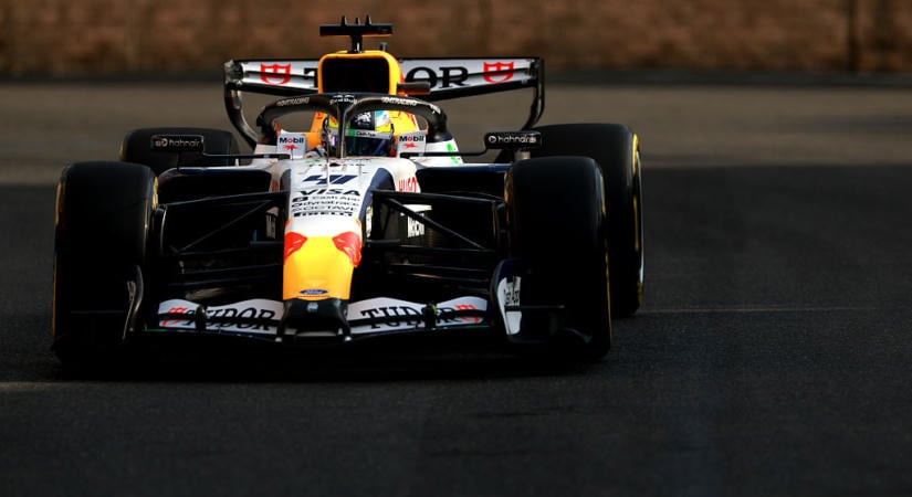 Dráma a második szabadedzésen Bakuban: falhoz csapta autóját az F1-es pilóta – videó