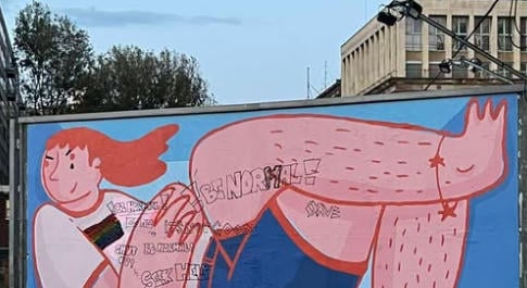 Megint megrongálták a szivárványos plakátot az ARC-kiállításon