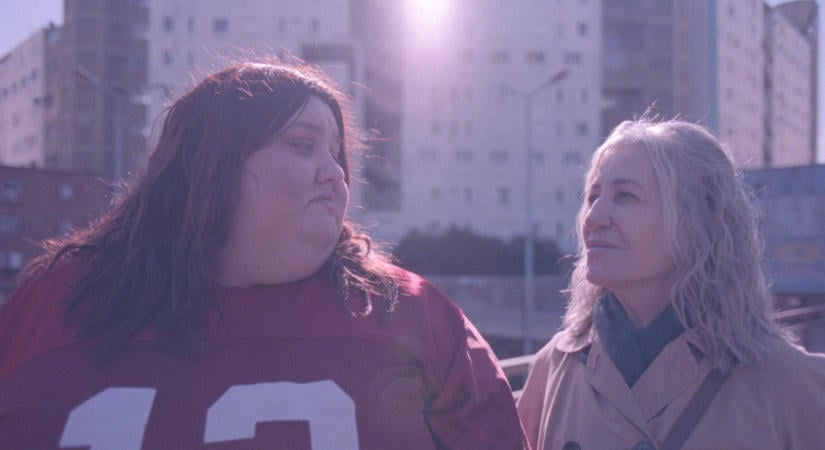 Szomorú halottak: A szellemek látszanak, a felelősség nem – ajánlónk a Netflix minisorozatáról