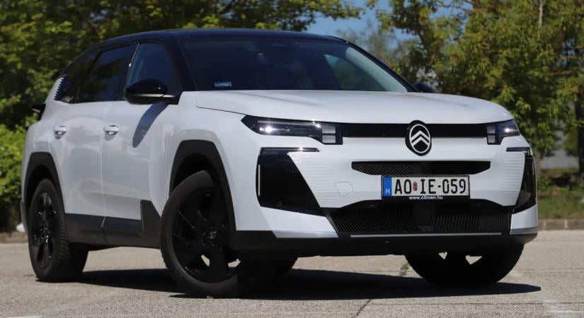 A tankolás kényelme – Citroen C5 Aircross Hybrid teszt