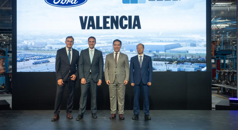 Hivatalos a Ford-Geely frigy: kínai modellek lepik el a spanyol üzemet