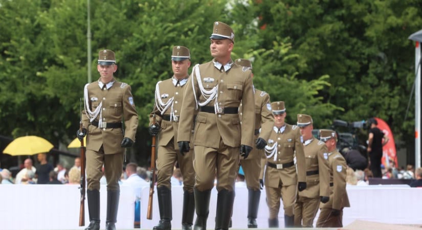 Örök nyugalomba helyezték a hősök koporsóit