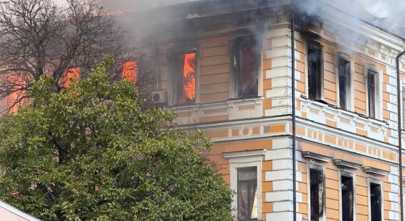 Orosz dróncsapás érte az Ukrán Nemzeti Tudományos Akadémia épületét Kijevben, a munkatársak az ablakokon át menekültek