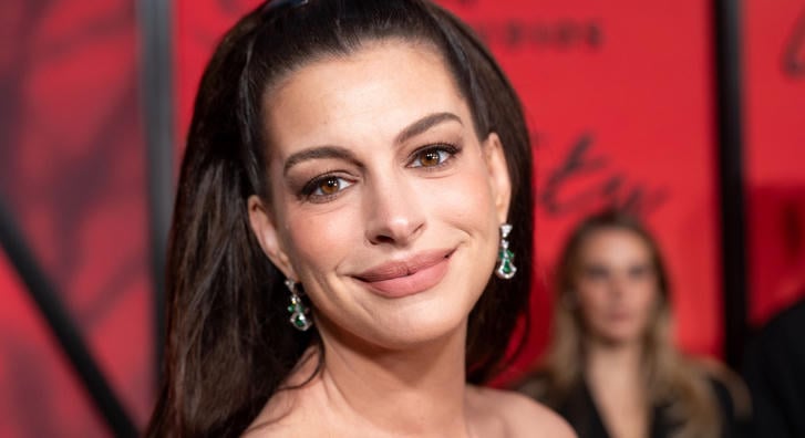 Anne Hathaway beváltotta az ígéretét, szó szerint köddé vált új filmje bemutatója után