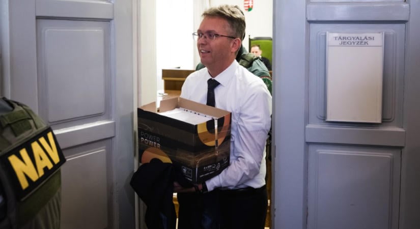 Tarr Zoltán: Több mint 25 millió forintot költött Hankó Balázs VIP-várókra