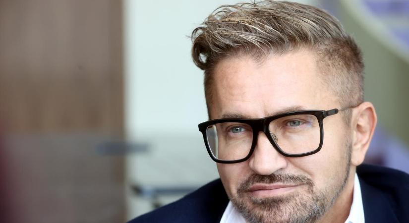 Jákob Zoli nagyvonalú főnök, drága ajándékokkal jutalmazza a jó munkát – videó
