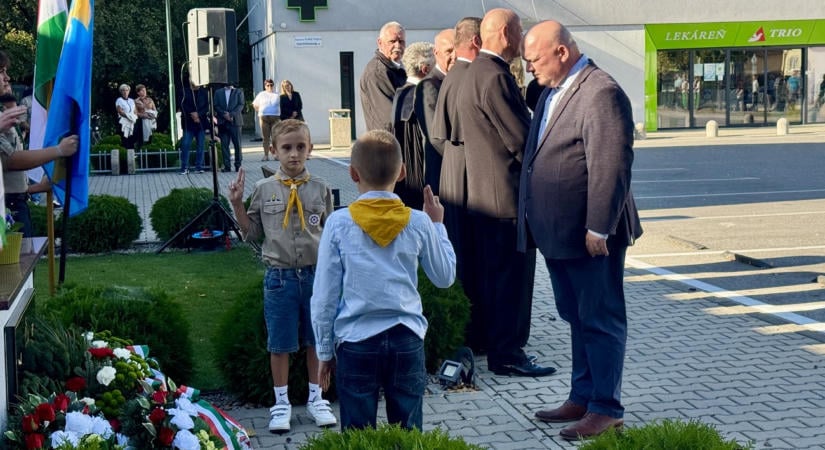 „Örökre beírták a hősöket a haza krónikájába” – megemlékezés Bősön
