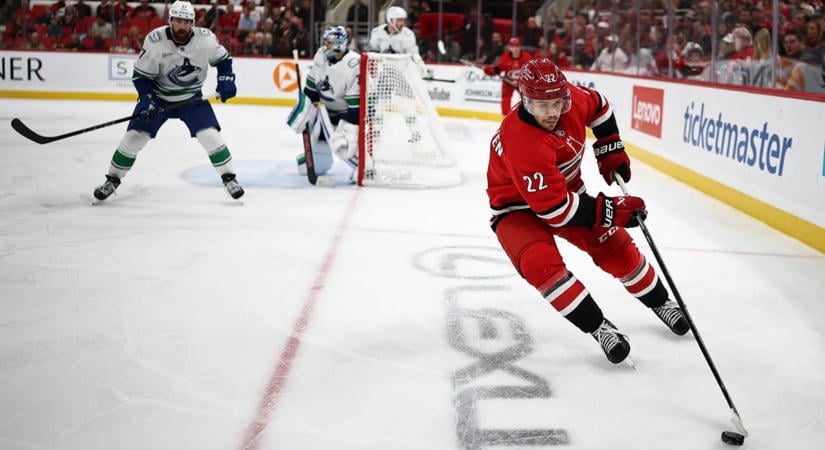 NHL: az első mesterhármas legyen klasszikus! – nyert is vele a címvédő Hurricanes